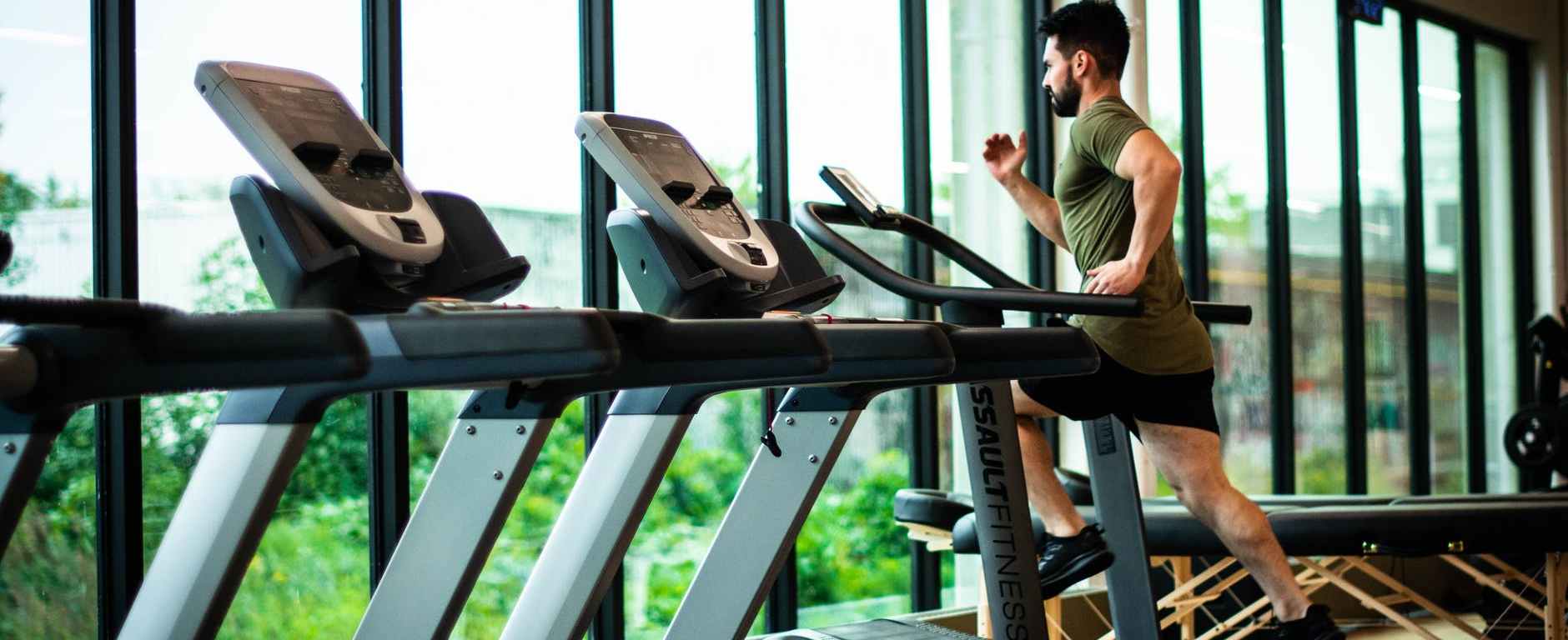 Pros and Cons of Signing up to a Gym